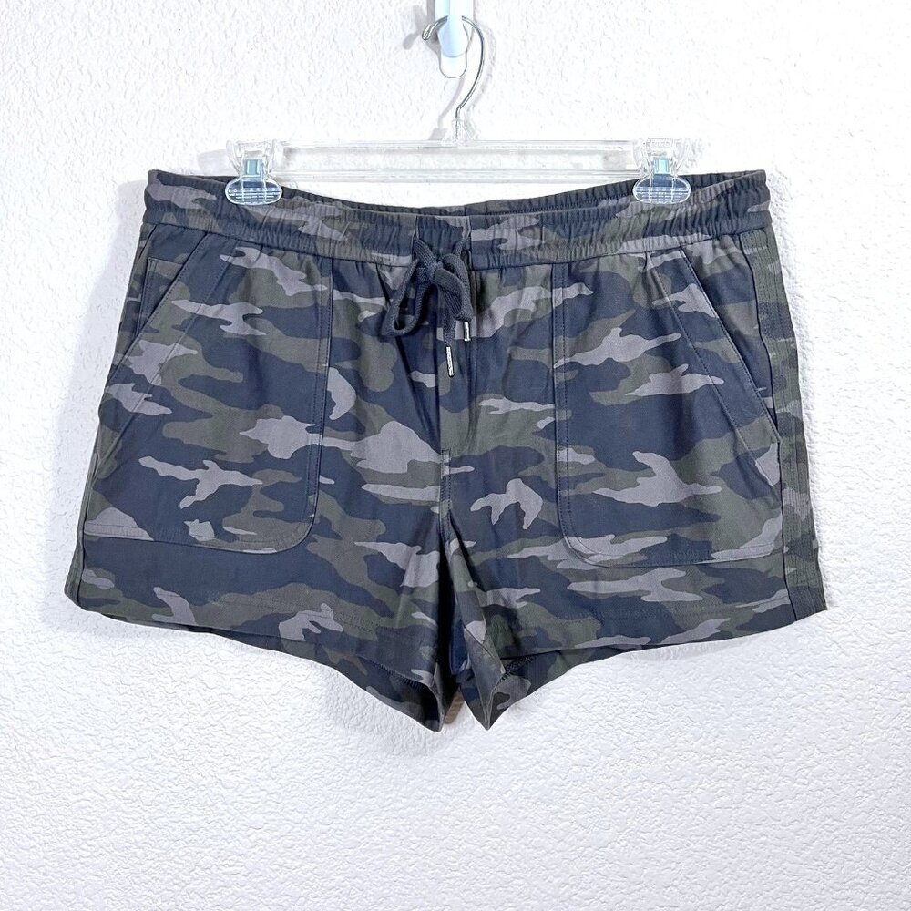 Athleta Farallon Size 16 Women Green Camo Hiking Gym Workout Beach Sweat Shorts